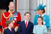 Travesso, príncipe Louis leva bronca de George e Kate Middleton
