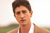 Johnny Massaro fala do medo de se assumir gay: “Sem referências”