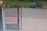 Carro capota após pneu estourar no Paraná. Vídeo