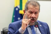Fora do governo Lula, Lupi faz pedido a deputados sobre Ciro Gomes