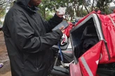Entregador usa conta de bike para fazer delivery de moto sem CNH