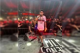 “No inferno”: em show, Meno Tody debocha de morte de TH da Maré. Vídeo