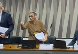 Marina se sente desrespeitada por senadores e abandona comissão. Vídeo