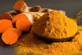 Nutricionista ensina como turbinar os benefícios da cúrcuma