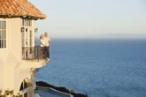 Estudo sugere que viver perto do mar pode aumentar a longevidade