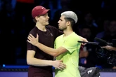 Jannik Sinner derrota Alcaraz e se torna bicampeão do ATP Finals