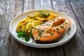 Receita de peixe assado no forno conquista pela praticidade e sabor