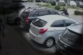 Vídeo: foragido reage à prisão, tenta atropelar policial e é baleado