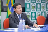 “Não aceito que Trump venha meter bedelho”, diz Mourão sobre o Brasil
