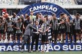 CBF reconhece erro e pede desculpas ao Galo por confete azul em final