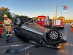 Acidente com 5 carros e capotamento perto da Ponte JK afeta trânsito