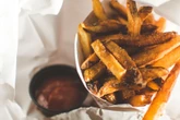 Este truque com vinagre deixa a batata frita sequinha e crocante; veja