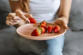 Fruta do amor: como usar o morango na dieta para emagrecer com saúde