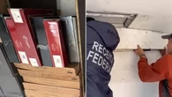 Fundo falso de motorhome revela R$ 300 mil em vinhos contrabandeados