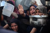 Caminhão de ajuda humanitária capota e mata 20 na Faixa de Gaza