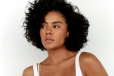 Curly bob: corte cacheado de Bella Campos está entre os mais desejados