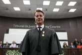 “Bicha petista”: desembargador sofre ataque homofóbico em Floripa