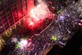 Veja foguetório dos torcedores da La U antes de duelo com o Botafogo