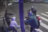 Vídeo: em menos de 20 segundos, casal é assaltado por homens armados