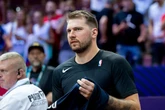 Vídeo: astro da NBA é alvo de críticas após ser flagrado em fast food