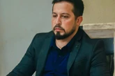 Empresário ironiza ferida de jornalista que mandou agredir: “Beijinho”