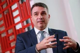 Flávio Bolsonaro: “Lula governa por pesquisa e tá cagando pro Brasil”