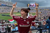 Alice Wegmann, Gilberto Gil e mais famosos comemoram vitória do Fluminense
