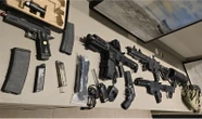 PF encontra arsenal de guerra em casa de influenciador ligado ao PCC