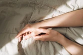 Quirofilia: conheça o fetiche por mãos que desperta a excitação