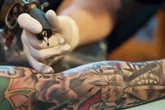 Dia Nacional da Tatuagem: seca exige mais cuidados com a pele tatuada