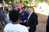 Arcebispo de Brasília visita área de invasão 4 semanas após conclave