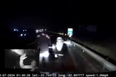 Vídeo: câmera flagra roubo a van de transporte executivo em Itaboraí