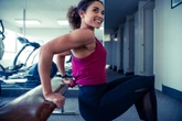 Aprenda 5 exercícios fáceis para fortalecer o tríceps sem sair de casa