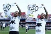 Neymar é homenageado pelos 250 jogos com a camisa do Santos