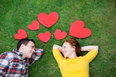 Estudo calcula quanto tempo homens e mulheres levam para se apaixonar