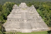 Arqueólogos descobrem túmulo de antigo rei maia em Belize