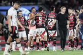 Filipe Luís exalta equipe após goleada e critica decisão da CBF