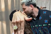 Anitta noiva? Cantora aparece com anel enorme em post de J Balvin