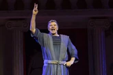 Miguel Falabella chega a Brasília com musical clássico da Broadway