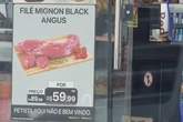 Cartaz na porta de frigorífico em GO avisa que petista não é bem-vindo