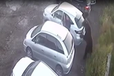 Em fúria, urso persegue e ataca homem na Rússia. Vídeo