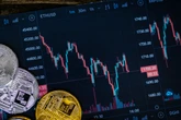 Operação mira empresa que movimentou R$ 500 mi no mercado de cripto