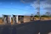 Ônibus de turismo tomba em rodovia e mata pelo menos 4 na Bahia