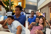 Após 4 anos de espera, casal adota irmão do filho: “Dia mais feliz”