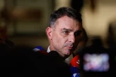 Flávio Bolsonaro se irrita com chance de o PL se aliar a Paes no Rio