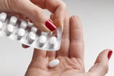 Analgésicos populares favorecem resistência a antibióticos, diz estudo