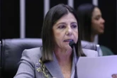 Roseana Sarney compartilha foto sem cabelos após diagnóstico de câncer