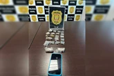 Fuga insana: adolescente com drogas derruba e agride policial em ação