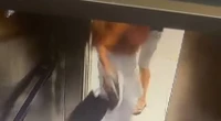 Mulher é arrastada pelos cabelos por namorado em hotel. Vídeo