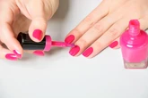 5 esmaltes que são tendência neste outono/inverno 2025; confira